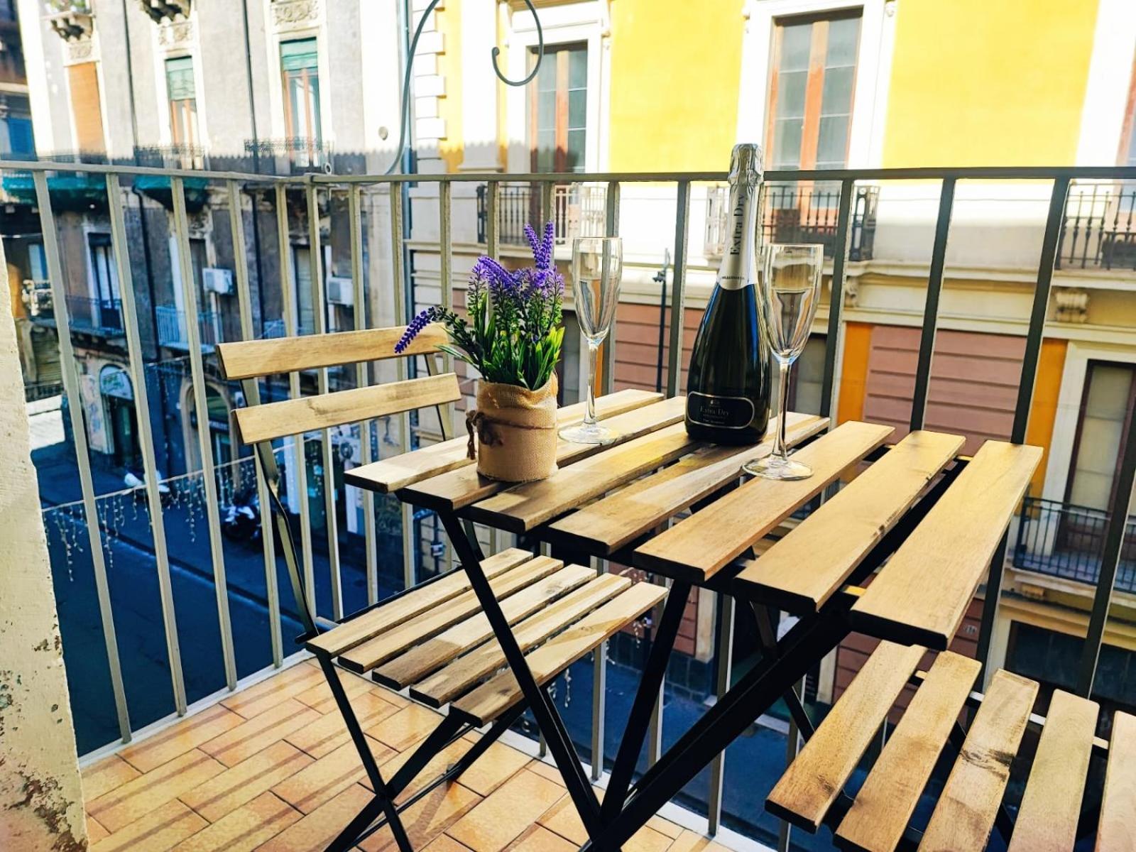 Duhome Apartment In The Heart Of Catania Bagian luar foto
